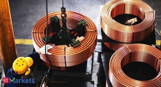 Copper futures fall on weak demand