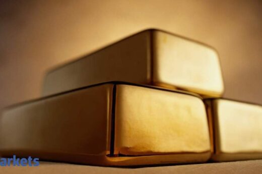 Gold futures gain on spot demand