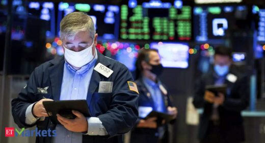 Wall Street gains on Apple, stimulus hopes as Fed takes center stage