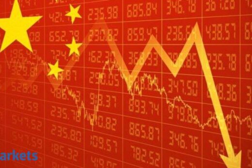 China composite stock index slips, blue-chips rise as global rally pauses