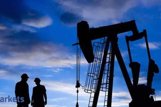 Crude oil drops 1% as rising coronavirus cases end supply-led rally