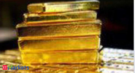 Gold: Gold gains as US stimulus prospects weigh on dollar