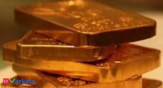 Gold begins 2021 with 2% jump as dollar falters