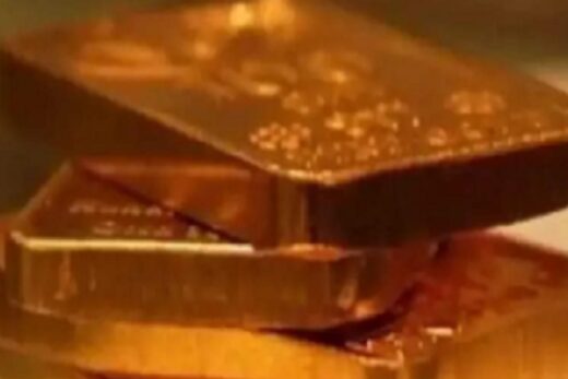 Gold begins 2021 with 2% jump as dollar falters