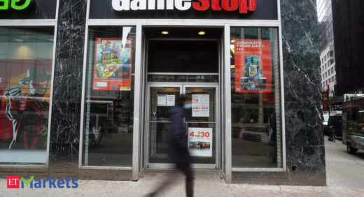 gamestop shares: GameStop briefly tops $500 as stock resumes momentous surge