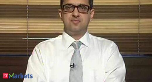 Best stocks to buy: IT midcaps are good but Neeraj Dewan prefers largecaps now