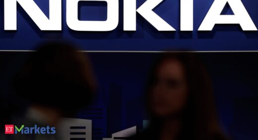 Nokia warns of "challenging" year as it plays catch-up