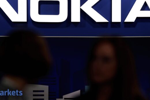 Nokia warns of "challenging" year as it plays catch-up