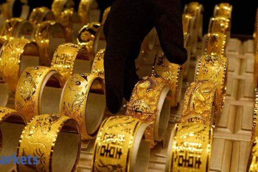 gold price per gram: Gold prices today fall to Rs 47,500, silver dips by Rs 2K