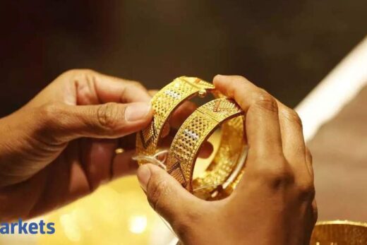 gold price today: Gold prices today gain above Rs 48,000 snapping a falling spree