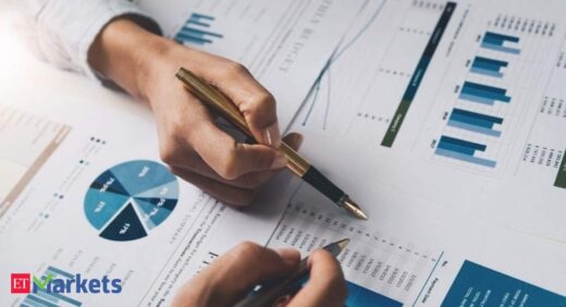 10 stocks that top mutual funds bought & sold in February