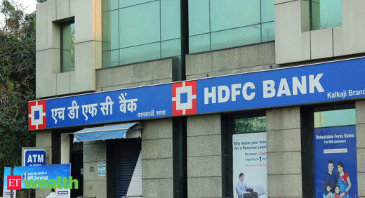 HDFC: HDFC Bank leads peer lenders over mobile transactions despite tech glitches