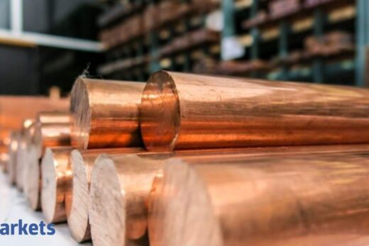 Copper futures decline nearly 1% on weak demand