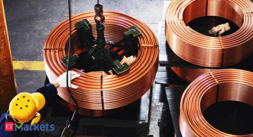 Copper futures rise on fresh bets