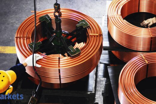 Copper futures rise on fresh bets