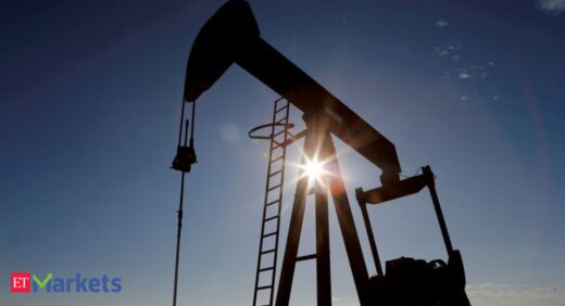 Crude oil price falls for fifth straight day amid rising US stockpile