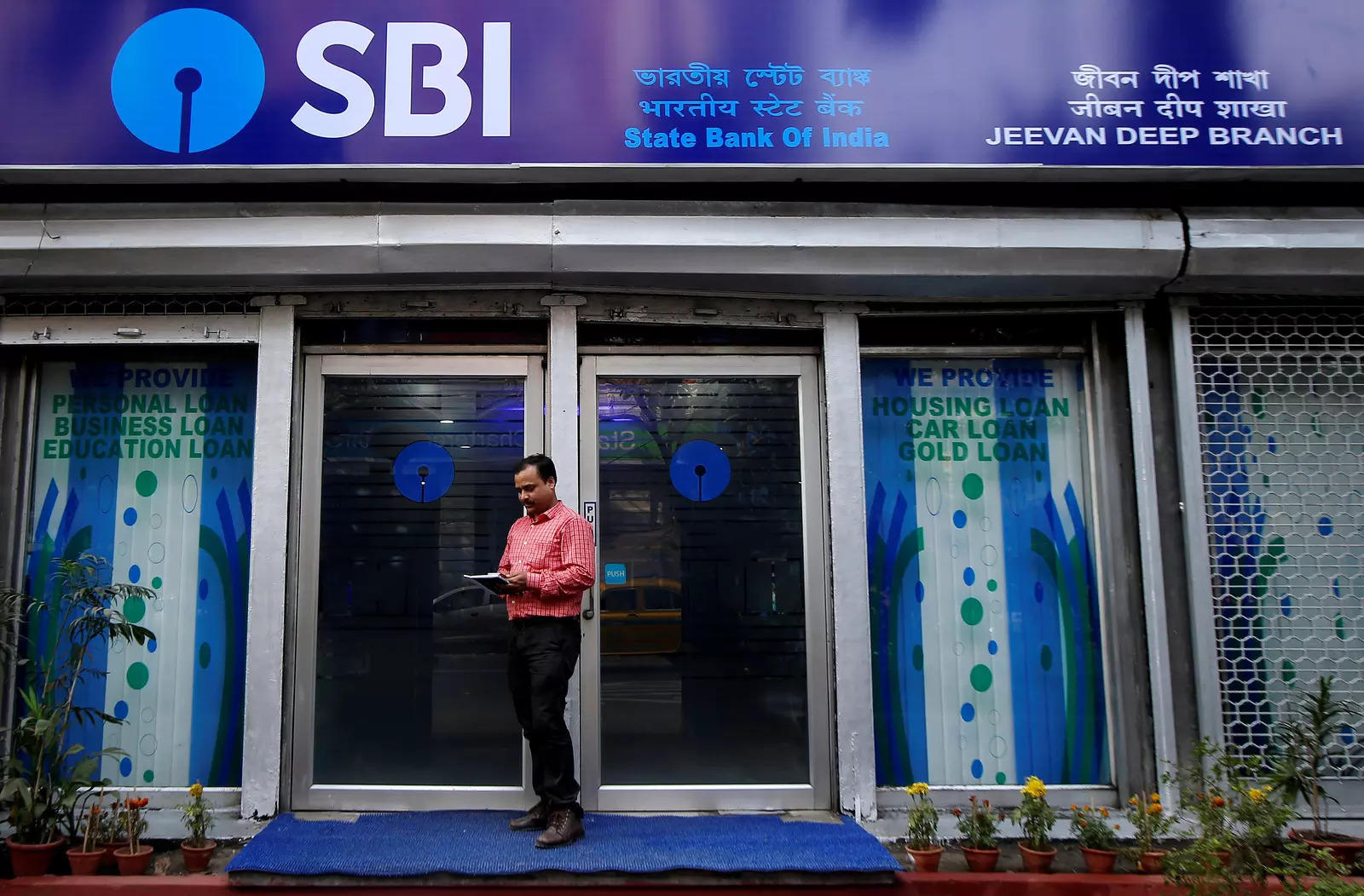 ETMarkets Morning Podcast: SBI home loan rates drop to 6.7%