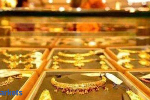 Gold rate today: Yellow metal falls below Rs 44,600; silver cheaper by Rs 200