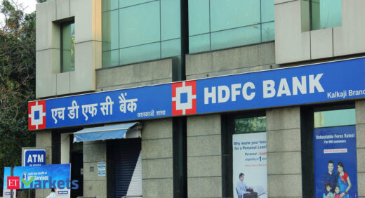 HDFC: HDFC Bank leads peer lenders over mobile transactions despite tech glitches