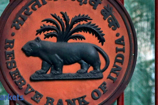 Household savings sequentially contract to pre-COVID levels: RBI report