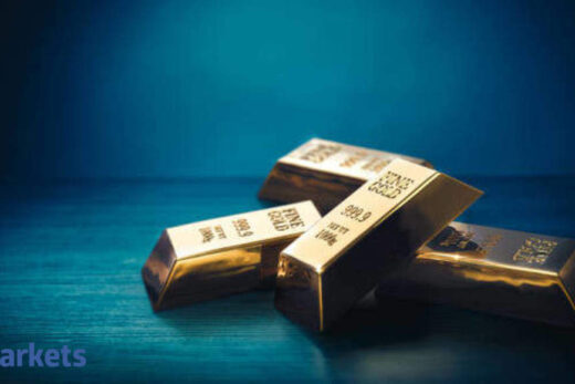 Gold futures decline on low demand