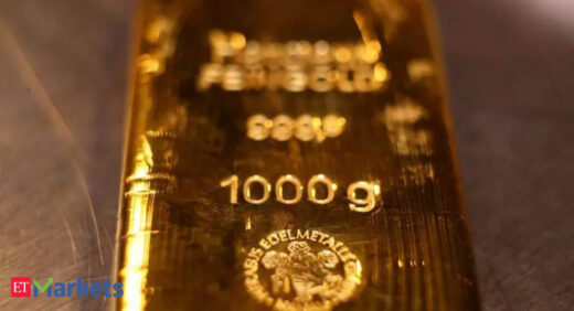 Gold futures inch up near Rs 46,450 per 10 grams