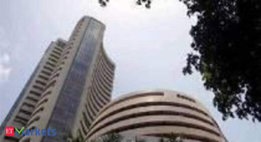 M'rashtra lockdown sinks Sensex by 871 points, Nifty ends below 14,650