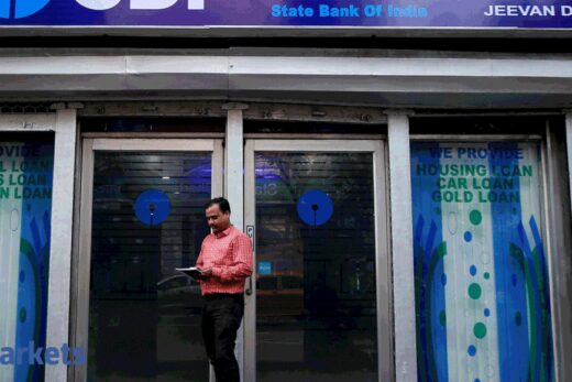 SBI customers face glitches just before scheduled downtime