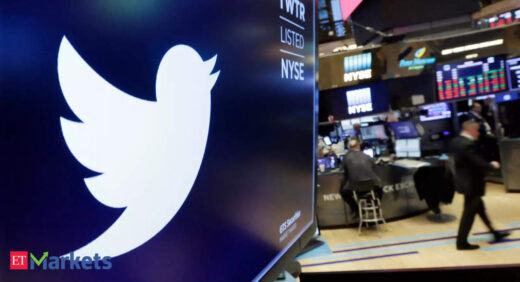 Twitter tumbles after digital ad sales disappoint