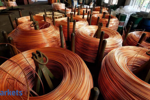 Copper futures rise on pickup in spot demand