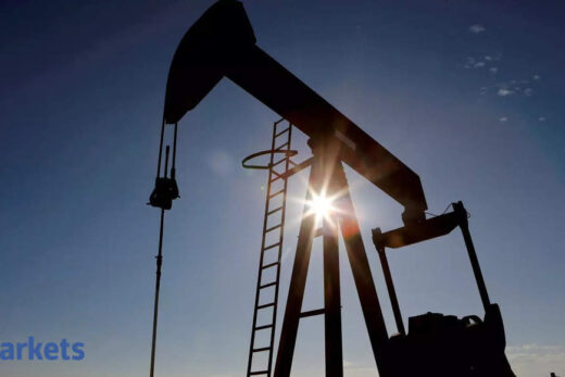 Crude oil futures rise on firm spot demand