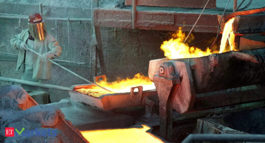 Copper futures decline amid muted demand