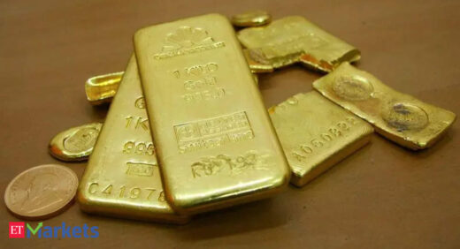 Gold prices at 3-1/2-month high on weaker dollar, inflation anxiety