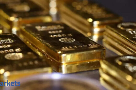 Gold scales 3-1/2 month peak on subdued stocks, US yields