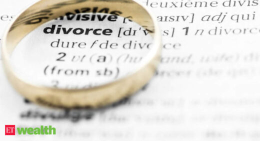 How a mother can financially protect her child in case of a divorce