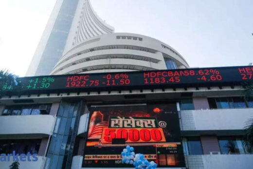 Sensex and Nifty: Sensex remains under pressure ahead of F&O expiry; banks see selling, IT stocks gain