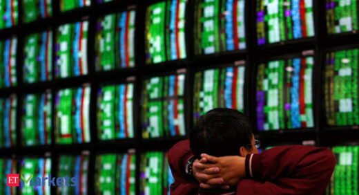 Taiwan stocks: Taiwan stocks plummet on virus restrictions, tech selloff