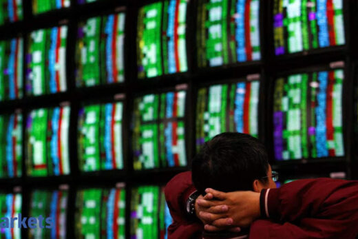 Taiwan stocks: Taiwan stocks plummet on virus restrictions, tech selloff