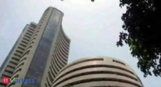 Sensex rises, Nifty50 tops 15,700; Bajaj Finance drops 3%