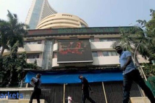 Sensex rises in early trade, Nifty above 15,800; IDBI Bank jumps 5%, BEL 3%