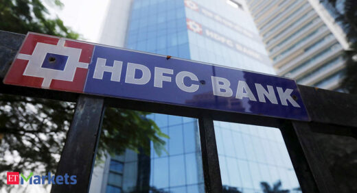 hdfc bank: HDFC Bank CEO says sorry for tech glitches