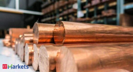 Copper futures rise on spot demand