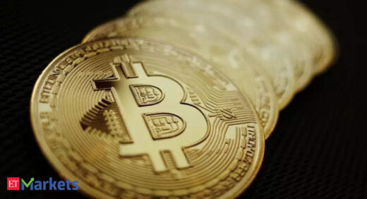 Bitcoin resumes losing streak after weekend strength evaporates