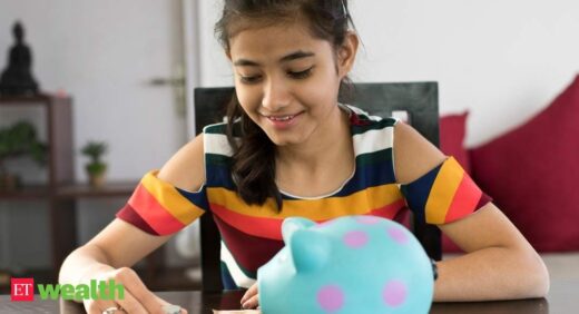 Money and relationships: 4 guidelines to follow to help your teenage child understand the basics of investing