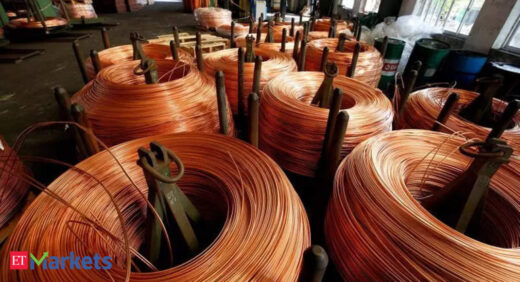 Copper futures rise on spot demand