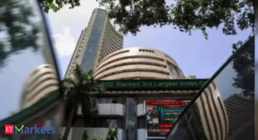 Sensex and Nifty today: Sensex gains in early trade, Nifty above 17,450; HCL Tech gains 3%