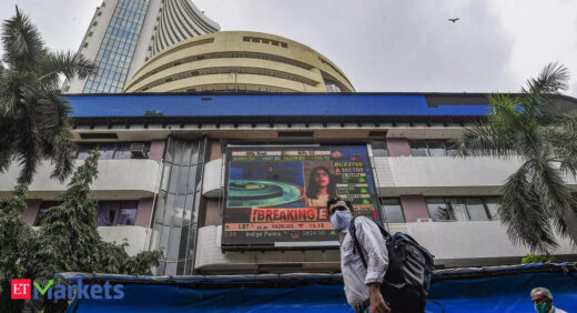 Sensex: Sensex ends 254 pts lower on weak global cues, Nifty holds above 17,700