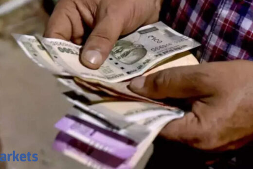 Indian rupee: Rupee falls ahead of key US data; lack of OMO disappoints gilts; MPC minutes eyed