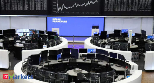 European stocks resume falls on Omicron warning