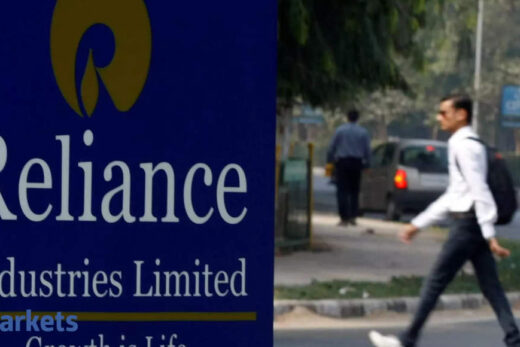 RIL share price: Reliance falls as dismay over scrapped Aramco deal persists